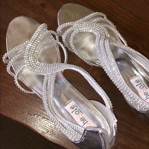 Dressy bling sandals, heels, silver. Size 39 or 9.